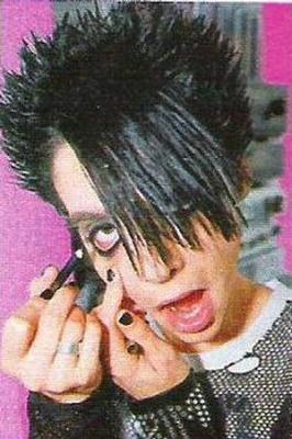 Bill qui se maquille